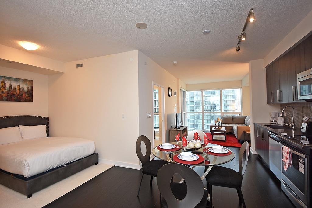 Royal Stays Furnished Apartments - Square One 미시소거 외부 사진