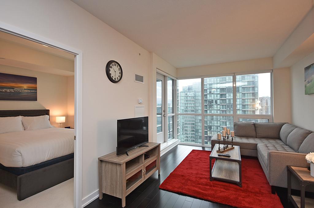 Royal Stays Furnished Apartments - Square One 미시소거 외부 사진