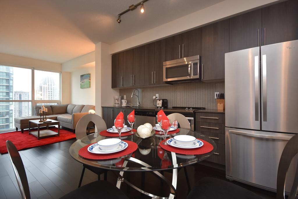 Royal Stays Furnished Apartments - Square One 미시소거 외부 사진