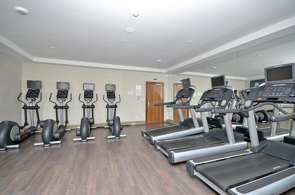 Royal Stays Furnished Apartments - Square One 미시소거 외부 사진