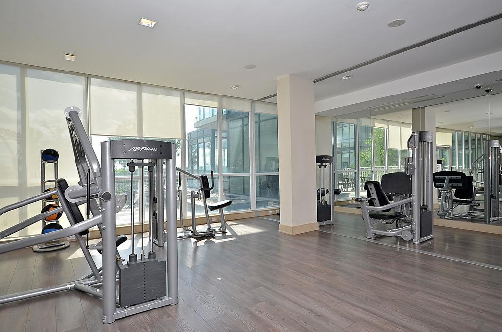 Royal Stays Furnished Apartments - Square One 미시소거 외부 사진