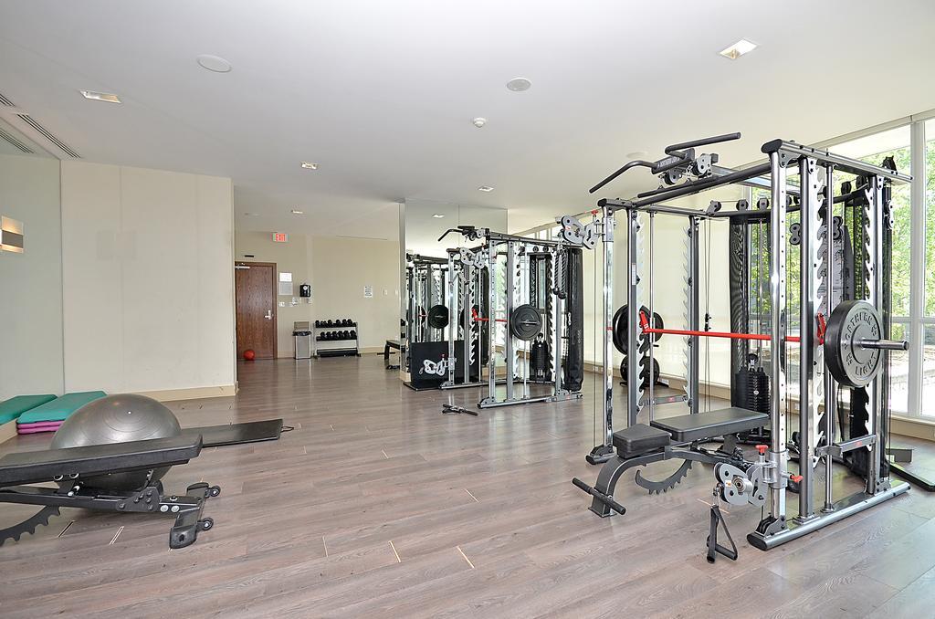 Royal Stays Furnished Apartments - Square One 미시소거 외부 사진
