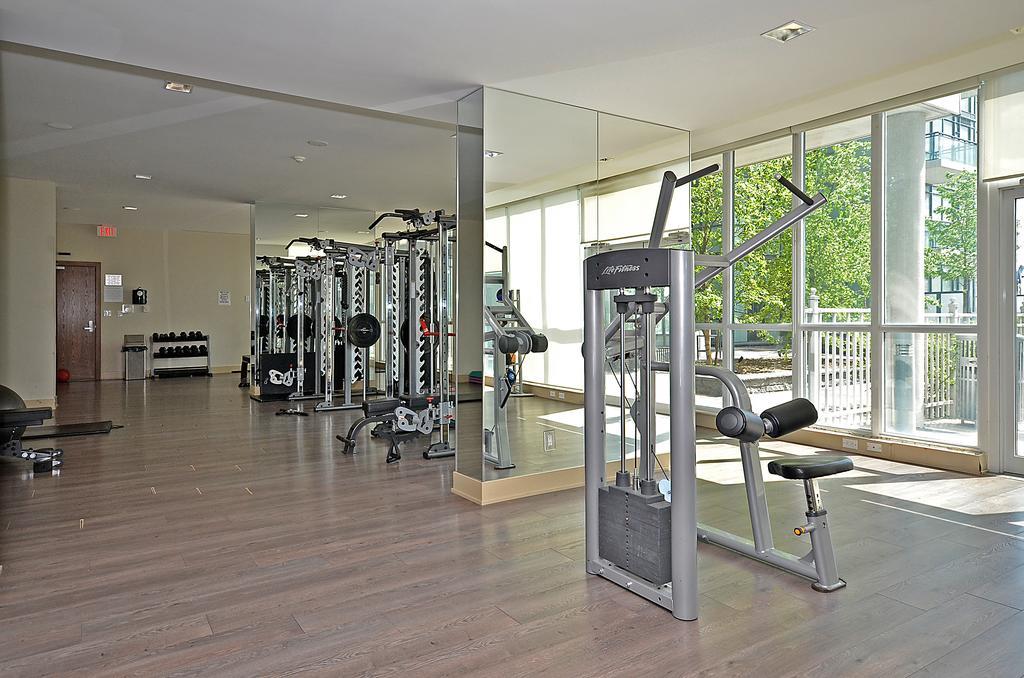 Royal Stays Furnished Apartments - Square One 미시소거 외부 사진