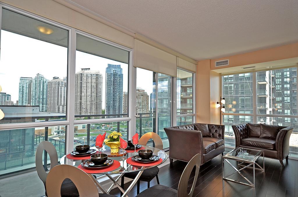 Royal Stays Furnished Apartments - Square One 미시소거 외부 사진