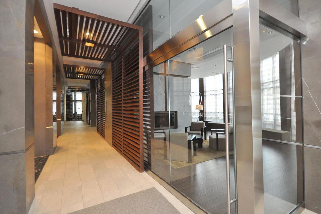 Royal Stays Furnished Apartments - Square One 미시소거 외부 사진