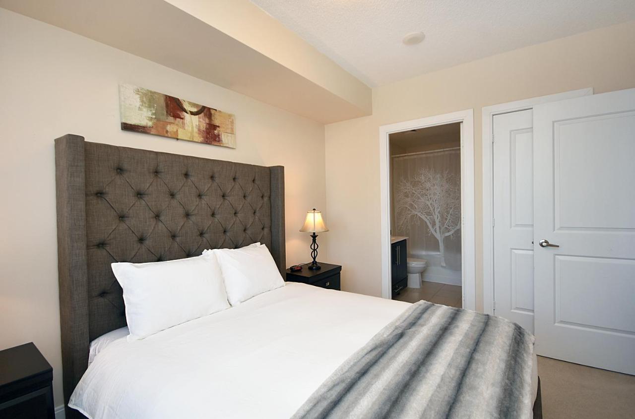 Royal Stays Furnished Apartments - Square One 미시소거 외부 사진