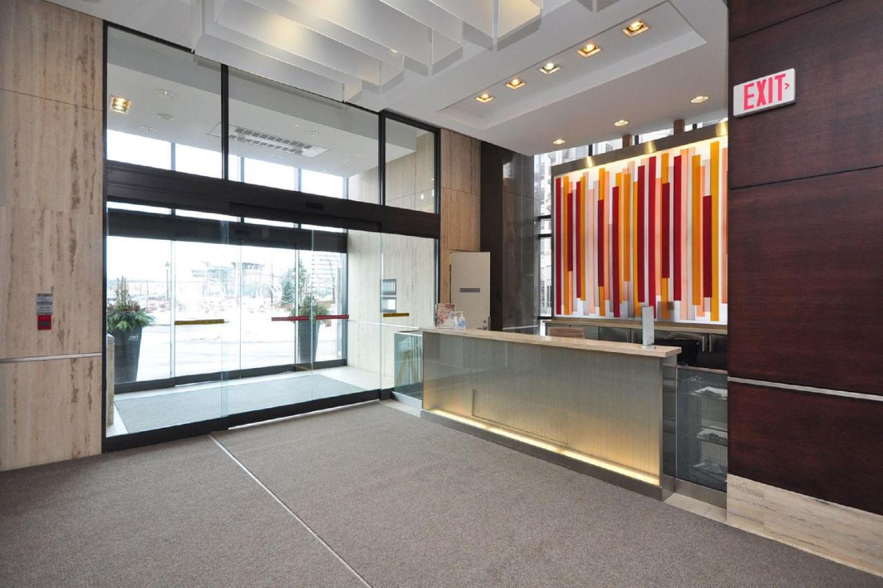 Royal Stays Furnished Apartments - Square One 미시소거 외부 사진