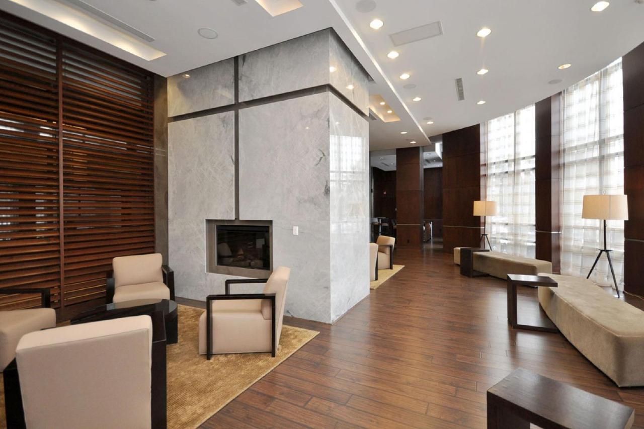 Royal Stays Furnished Apartments - Square One 미시소거 외부 사진