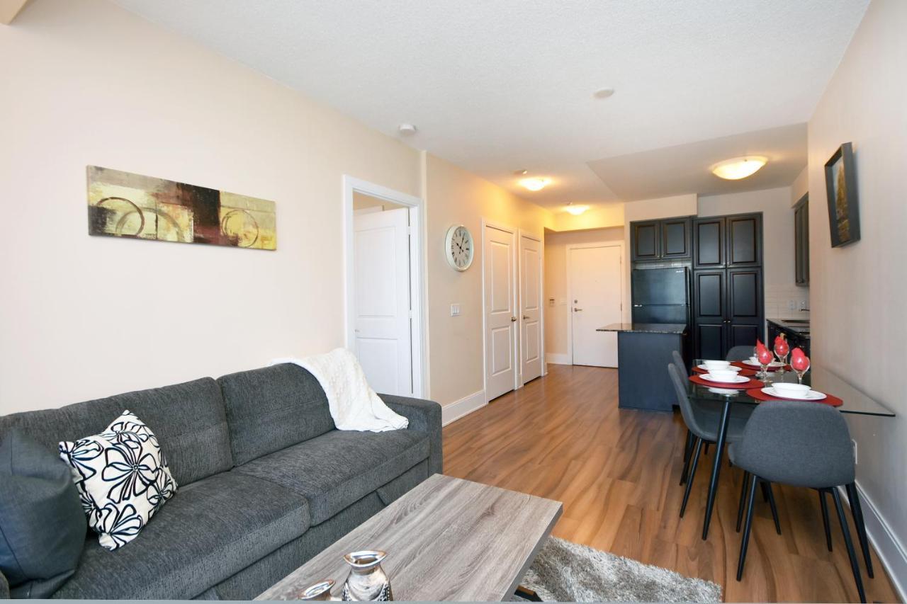 Royal Stays Furnished Apartments - Square One 미시소거 외부 사진