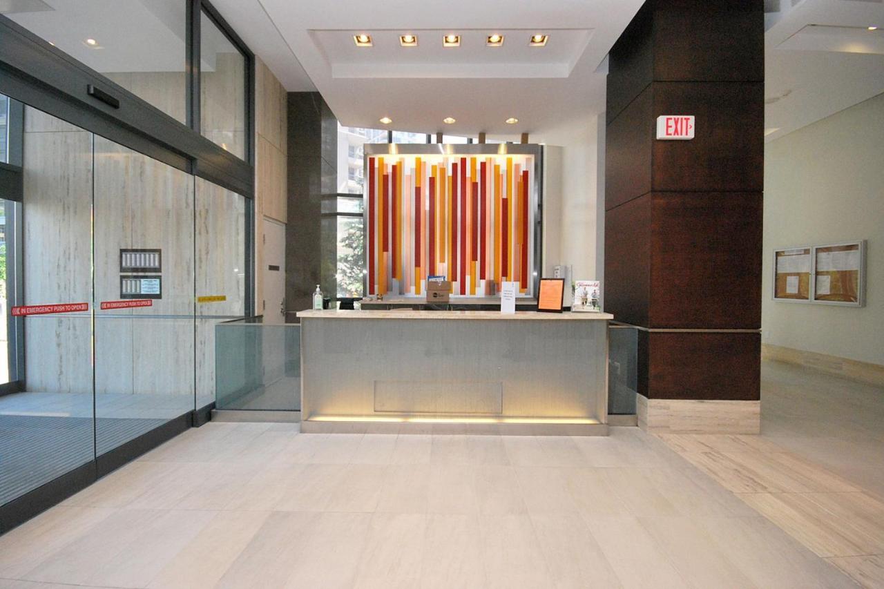 Royal Stays Furnished Apartments - Square One 미시소거 외부 사진