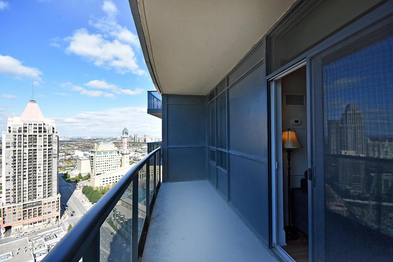 Royal Stays Furnished Apartments - Square One 미시소거 외부 사진