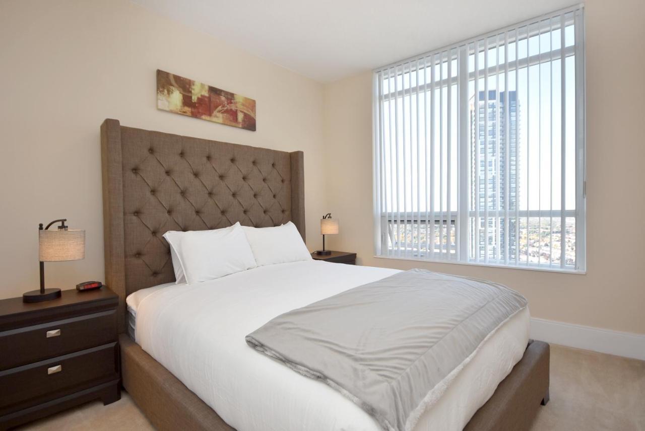 Royal Stays Furnished Apartments - Square One 미시소거 외부 사진