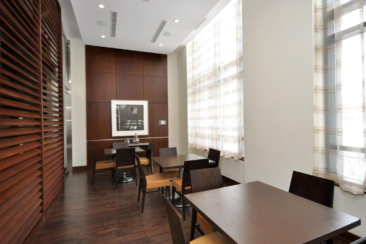 Royal Stays Furnished Apartments - Square One 미시소거 외부 사진