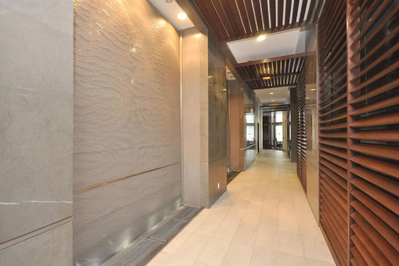 Royal Stays Furnished Apartments - Square One 미시소거 외부 사진