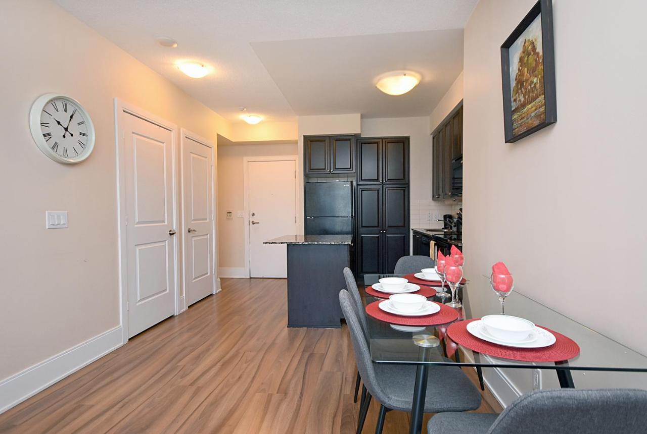 Royal Stays Furnished Apartments - Square One 미시소거 외부 사진