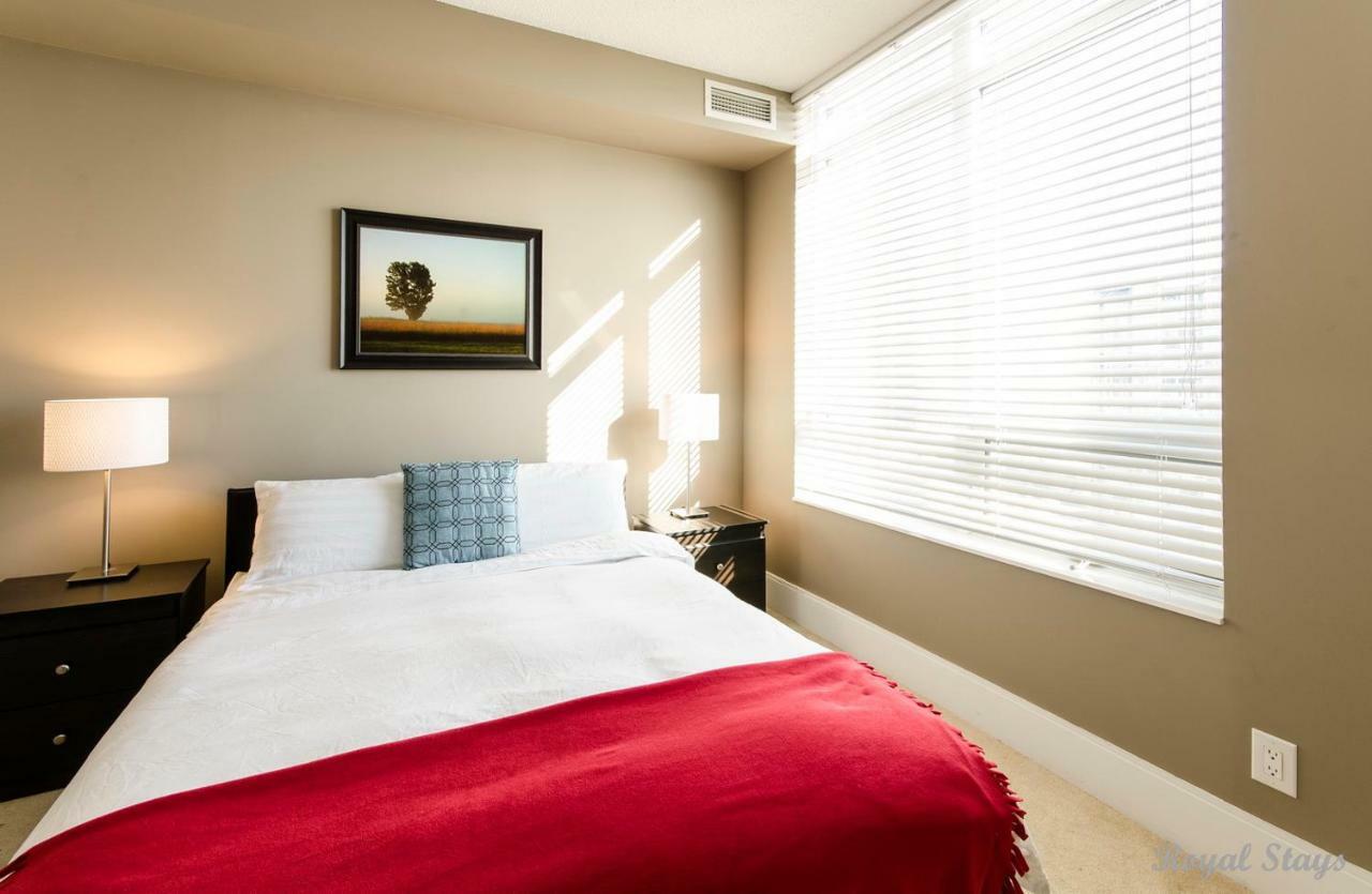 Royal Stays Furnished Apartments - Square One 미시소거 외부 사진